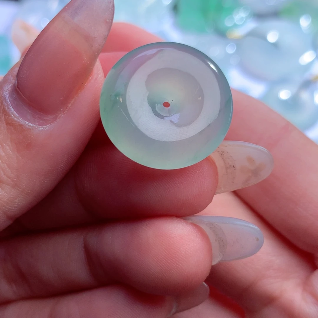 翡翠未镶嵌颈饰缅甸