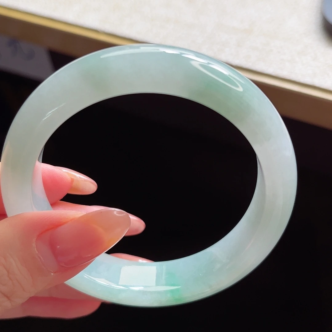 翡翠手镯未镶嵌手镯