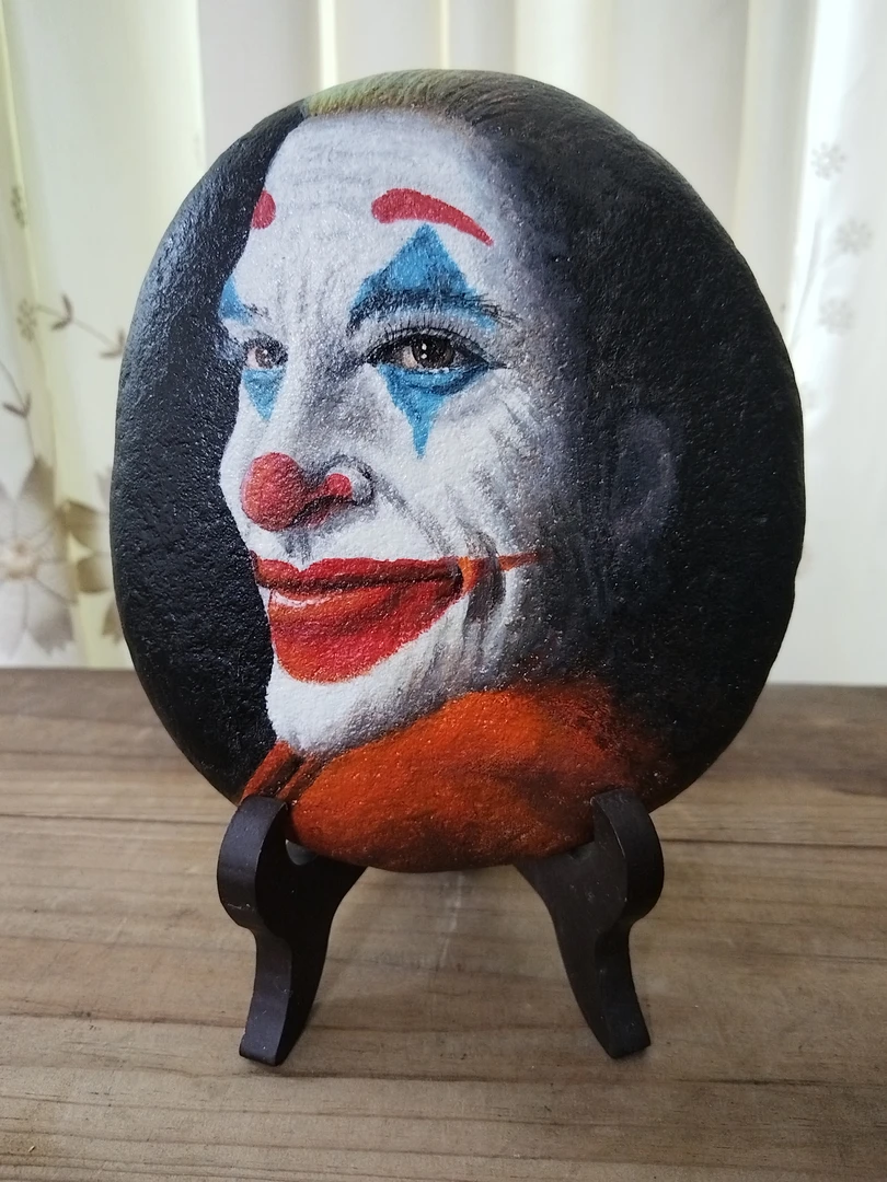 纯手绘石头画小丑