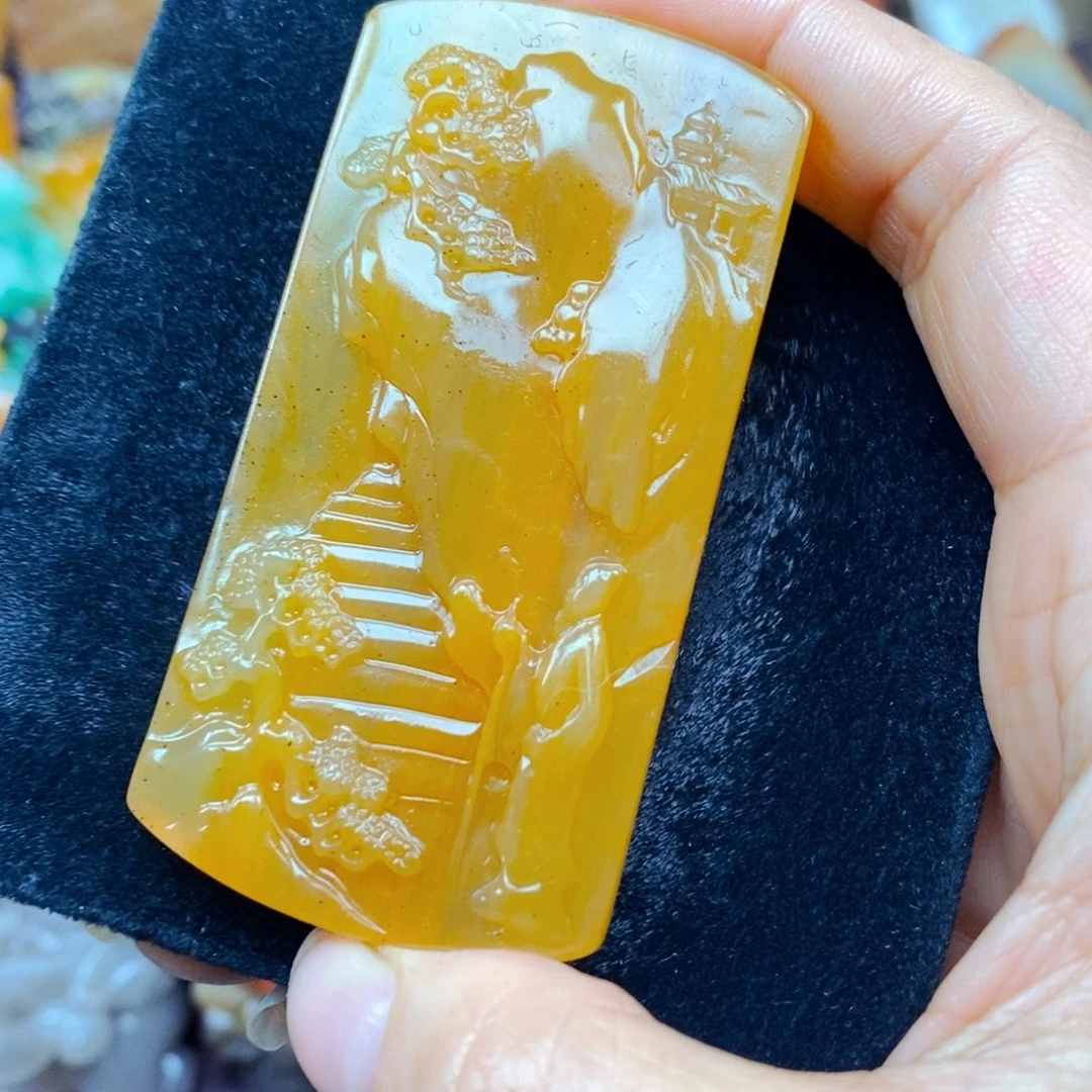 未镶嵌石英质玉（黄龙玉）颈饰