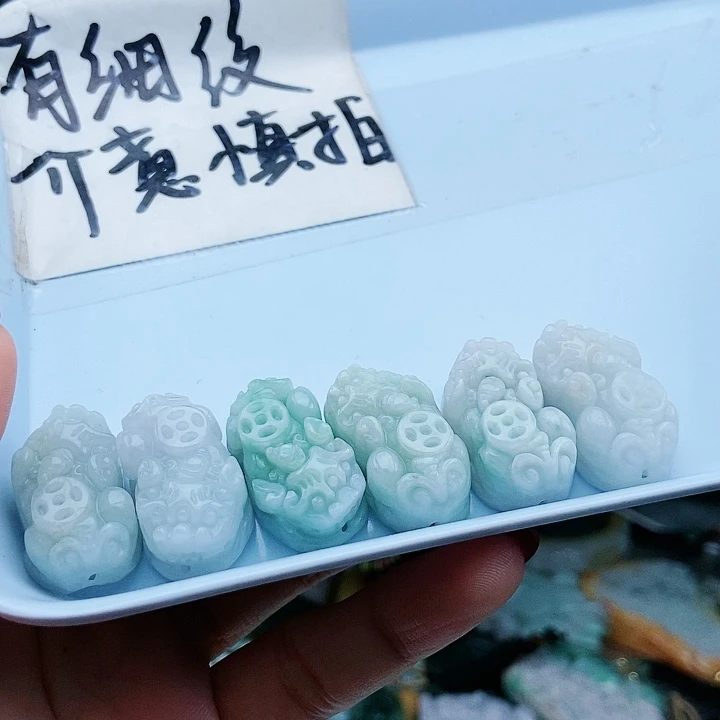 颈饰足铂镶嵌翡翠翡翠