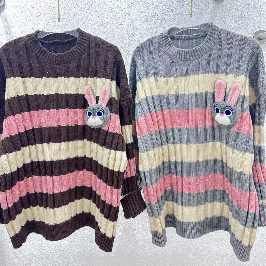 宽条纹套头毛衣兔子玩偶