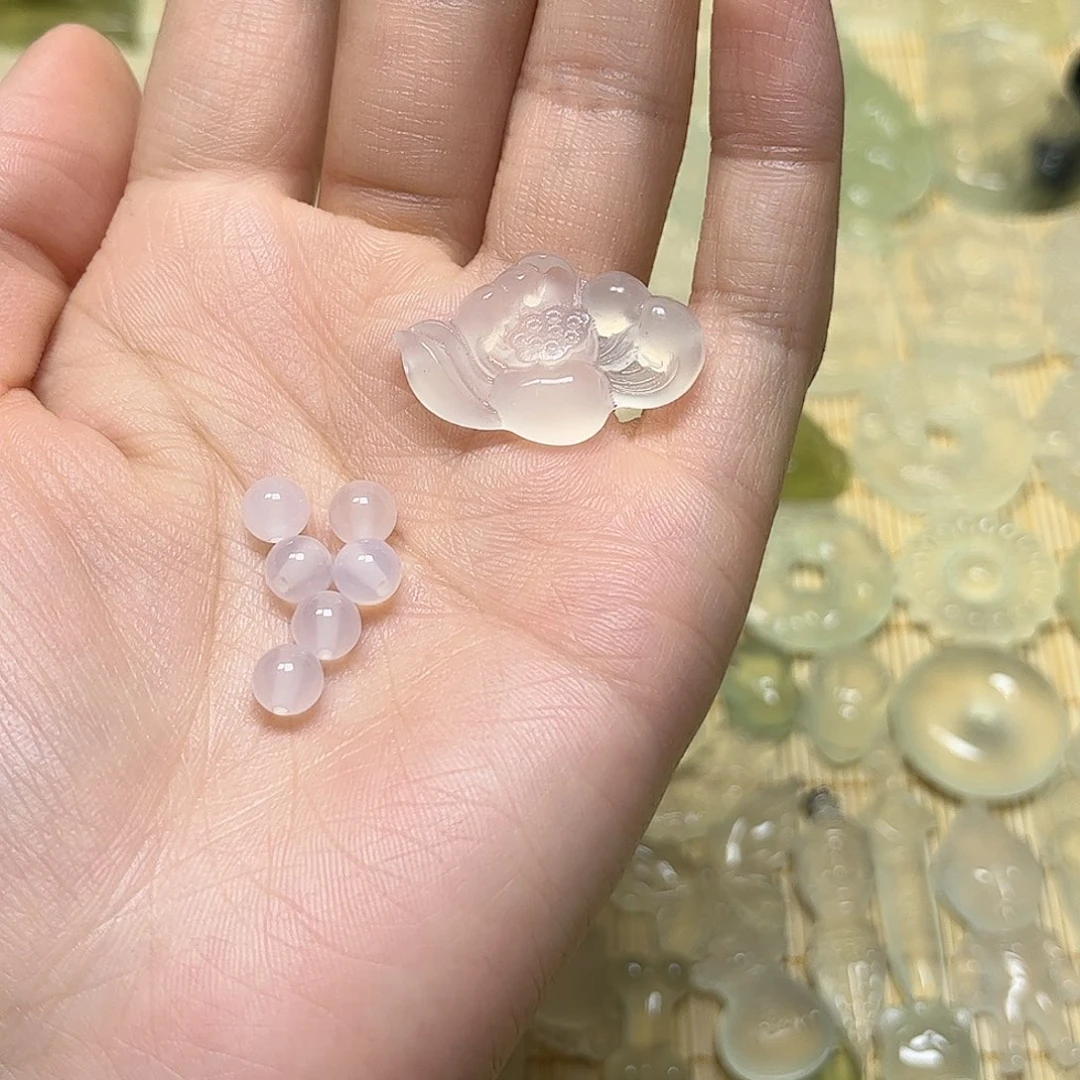 微***笑未镶嵌岫玉颈饰吊坠
