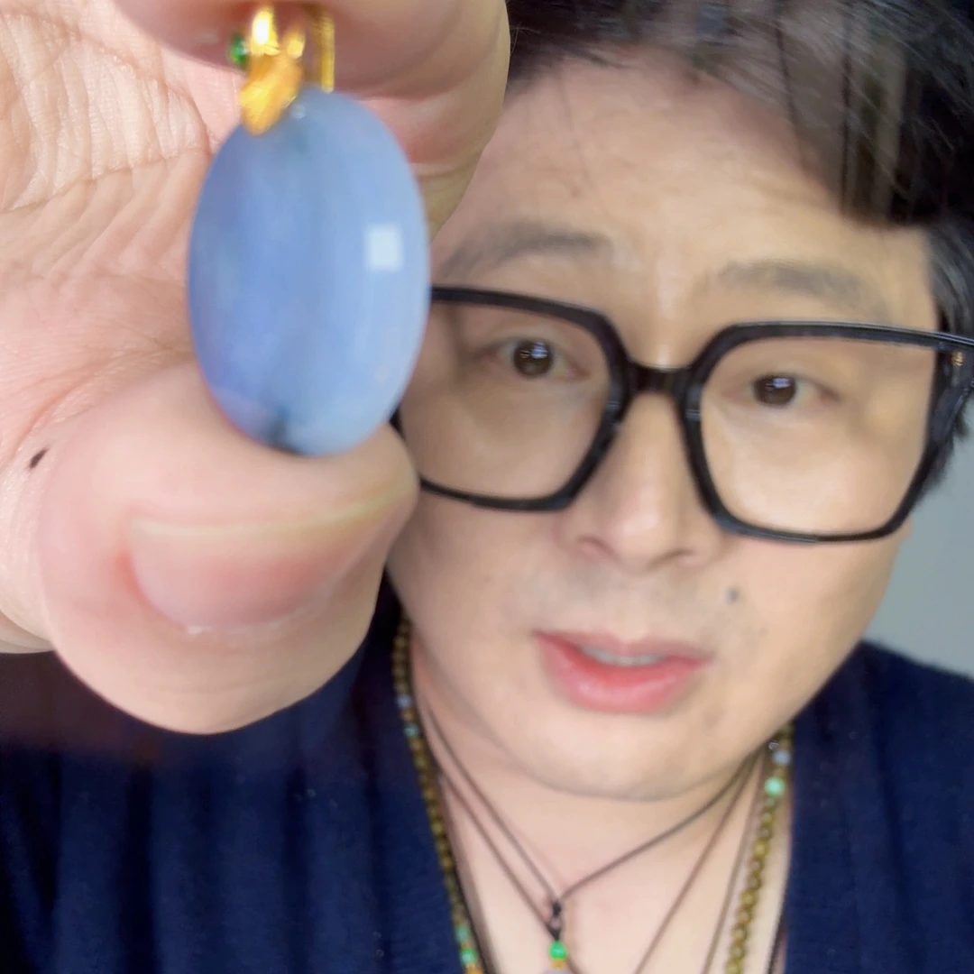 翡翠18K金镶嵌颈饰一件