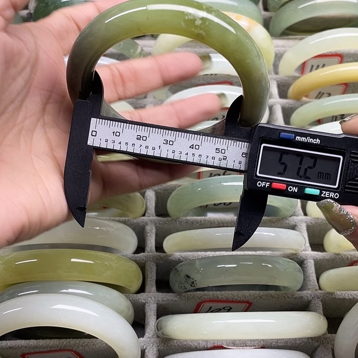 蛇纹石玉未镶嵌手镯88