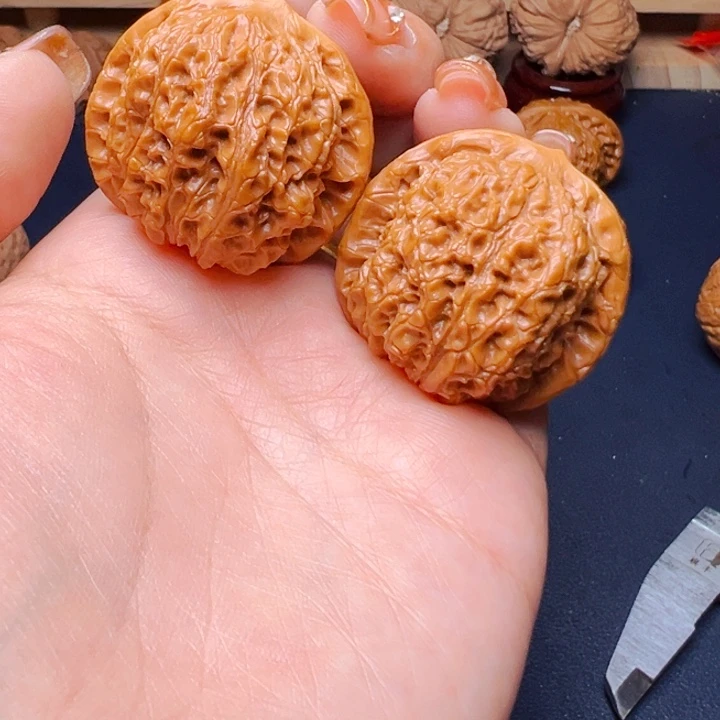 文玩核桃吊坠血麒麟37