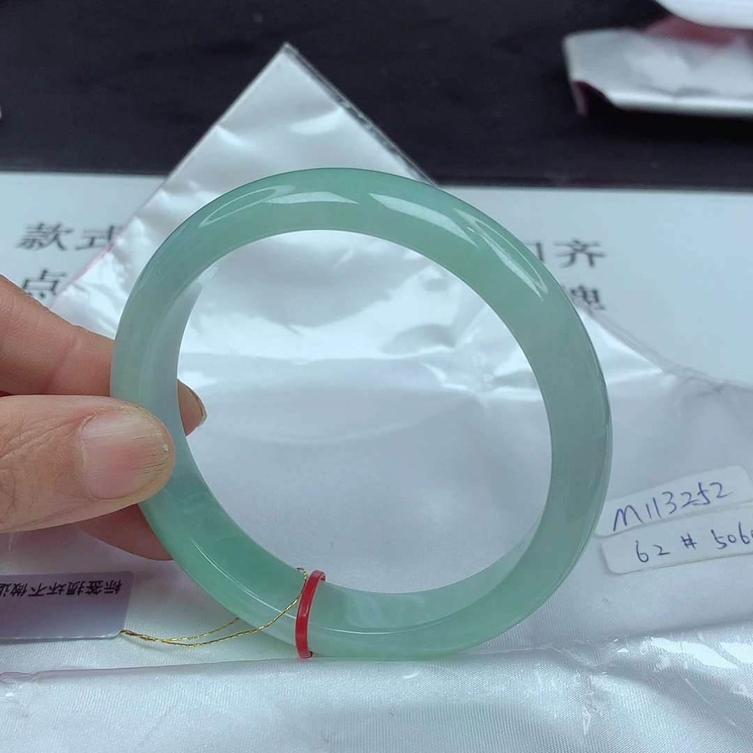 翡翠手镯未镶嵌62圈3252