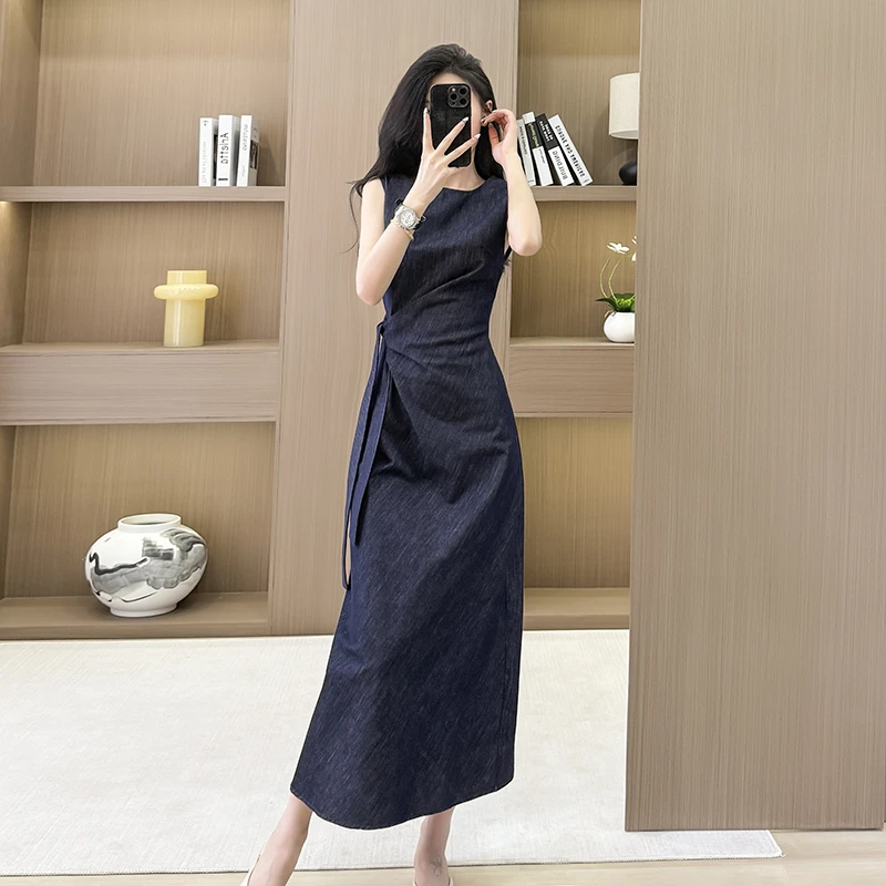 实拍现货法式时髦扭结绑带设计感牛仔背心连衣裙2025夏季显瘦长裙