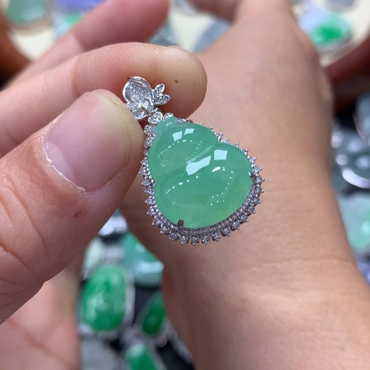 翡翠吊坠(不含链)18K金镶嵌