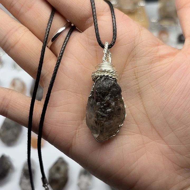 未镶嵌颈饰水晶黑闪灵钻