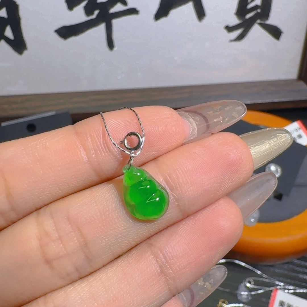 柒***柒吊坠(不含链)18K金镶嵌翡翠