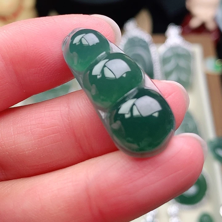 颈饰未镶嵌翡翠吊坠