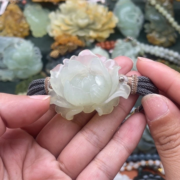 蛇纹石玉吊坠未镶嵌