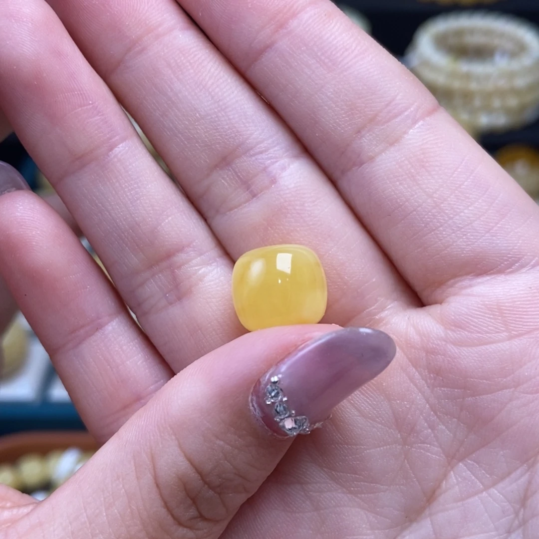 蜜蜡未镶嵌珠宝奇石11.2*10.1mm