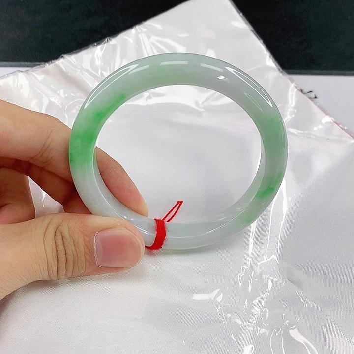 翡翠未镶嵌手镯圈57。03086