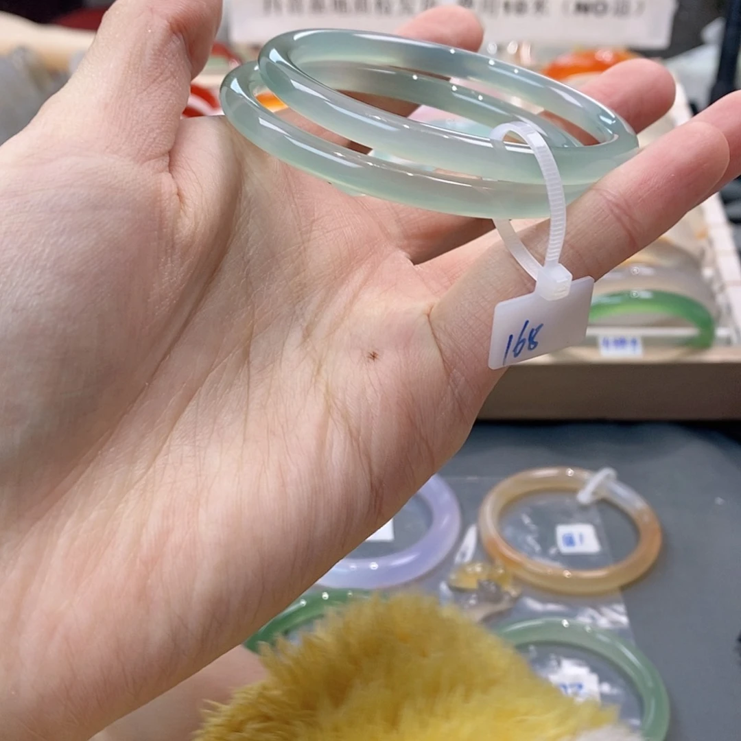 玛瑙/玉髓手镯未镶嵌我****山