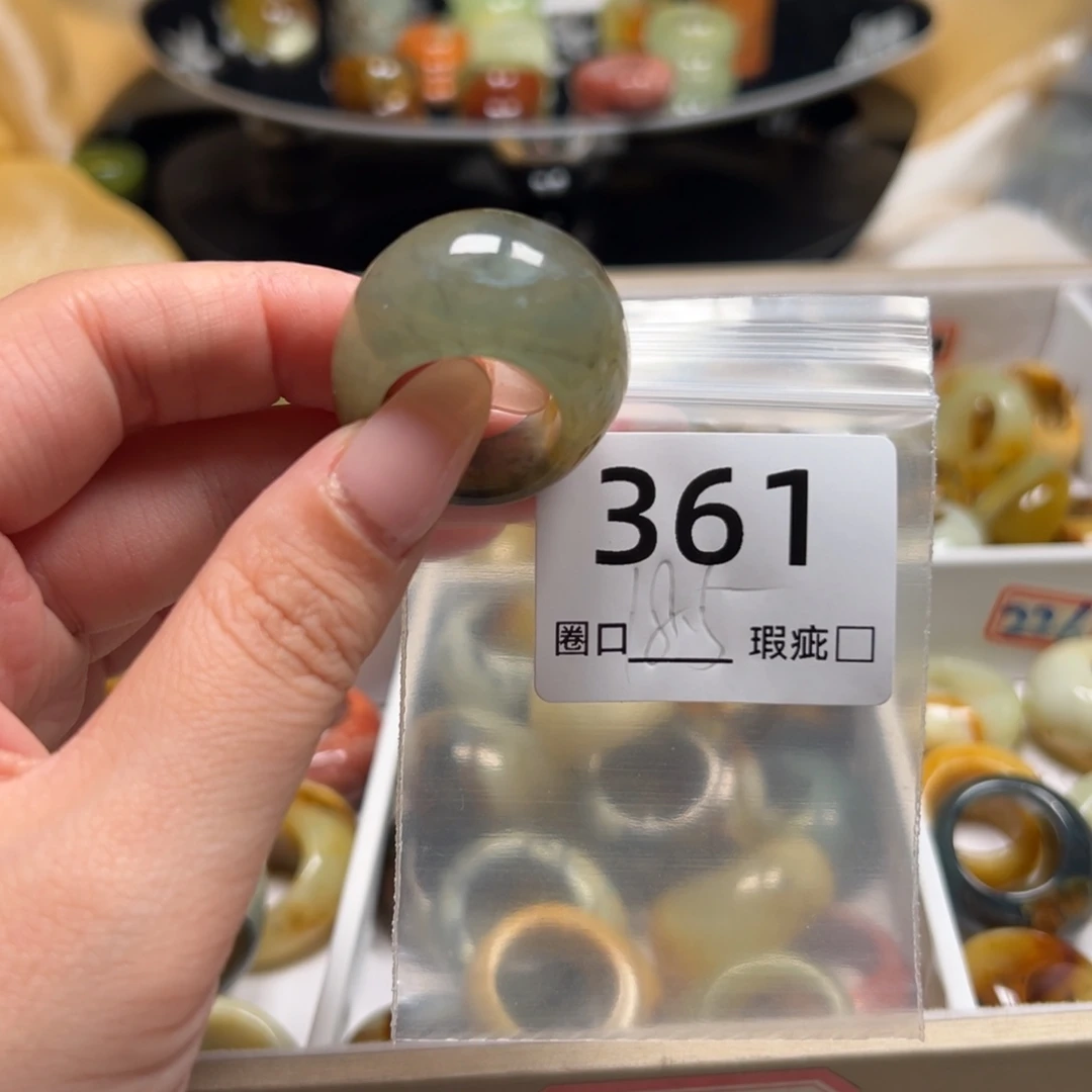 方***蛇纹石玉未镶嵌戒指