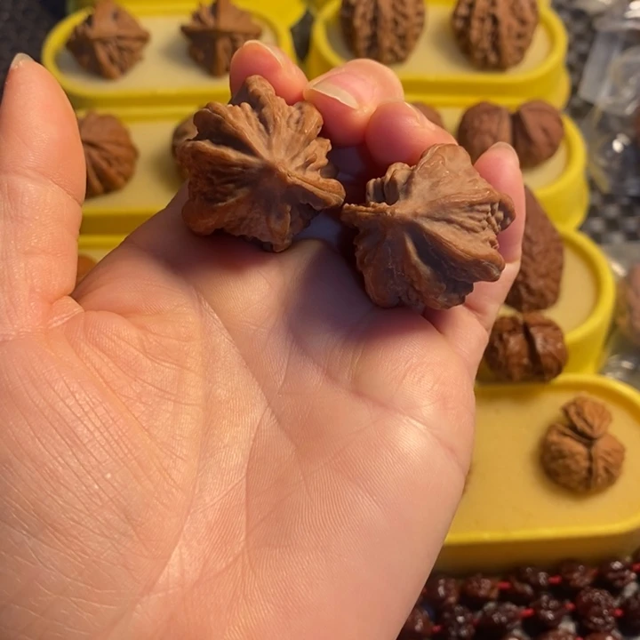 文玩核桃把件异形