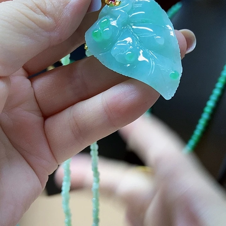 翡翠未镶嵌颈饰吊坠