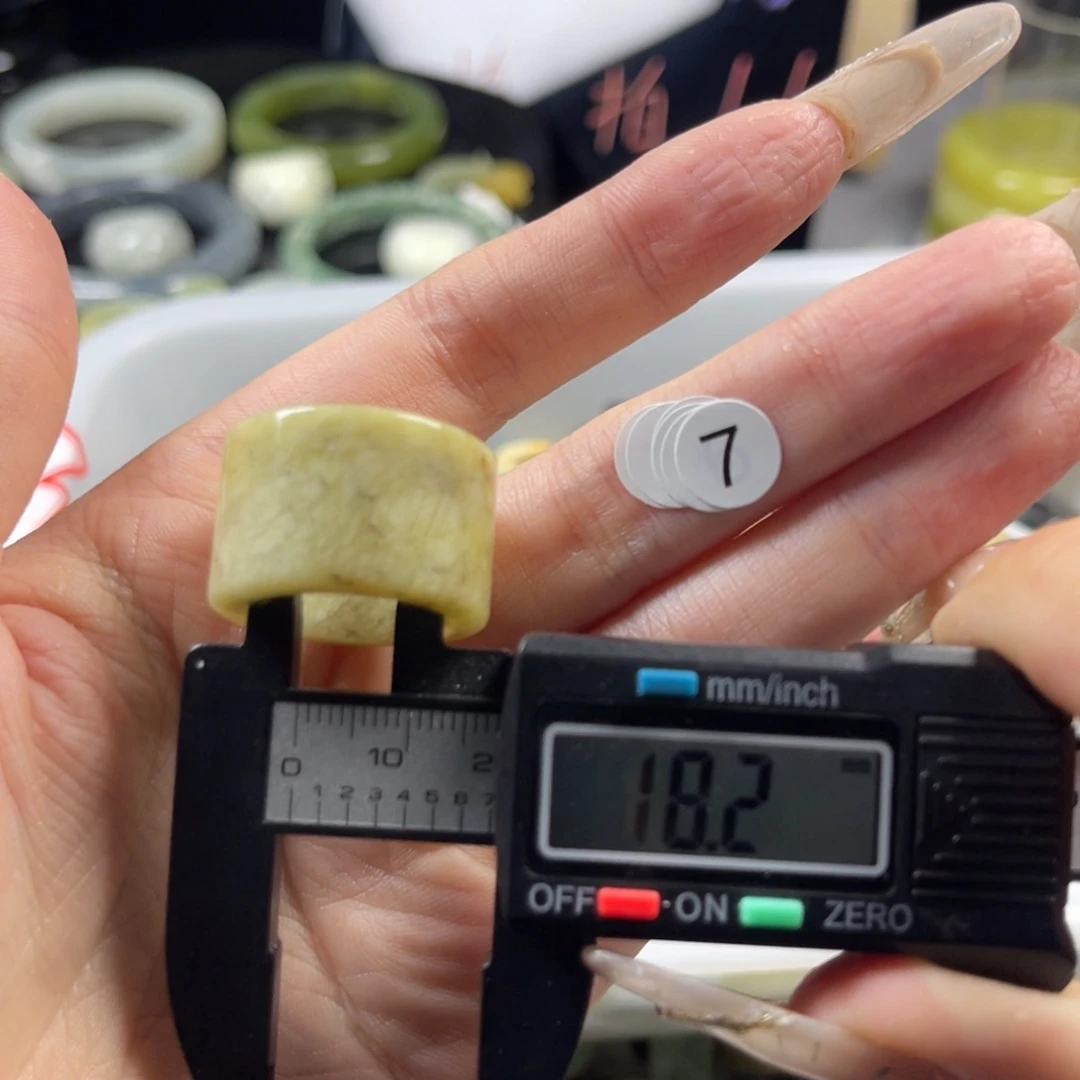 蛇纹石玉未镶嵌戒指