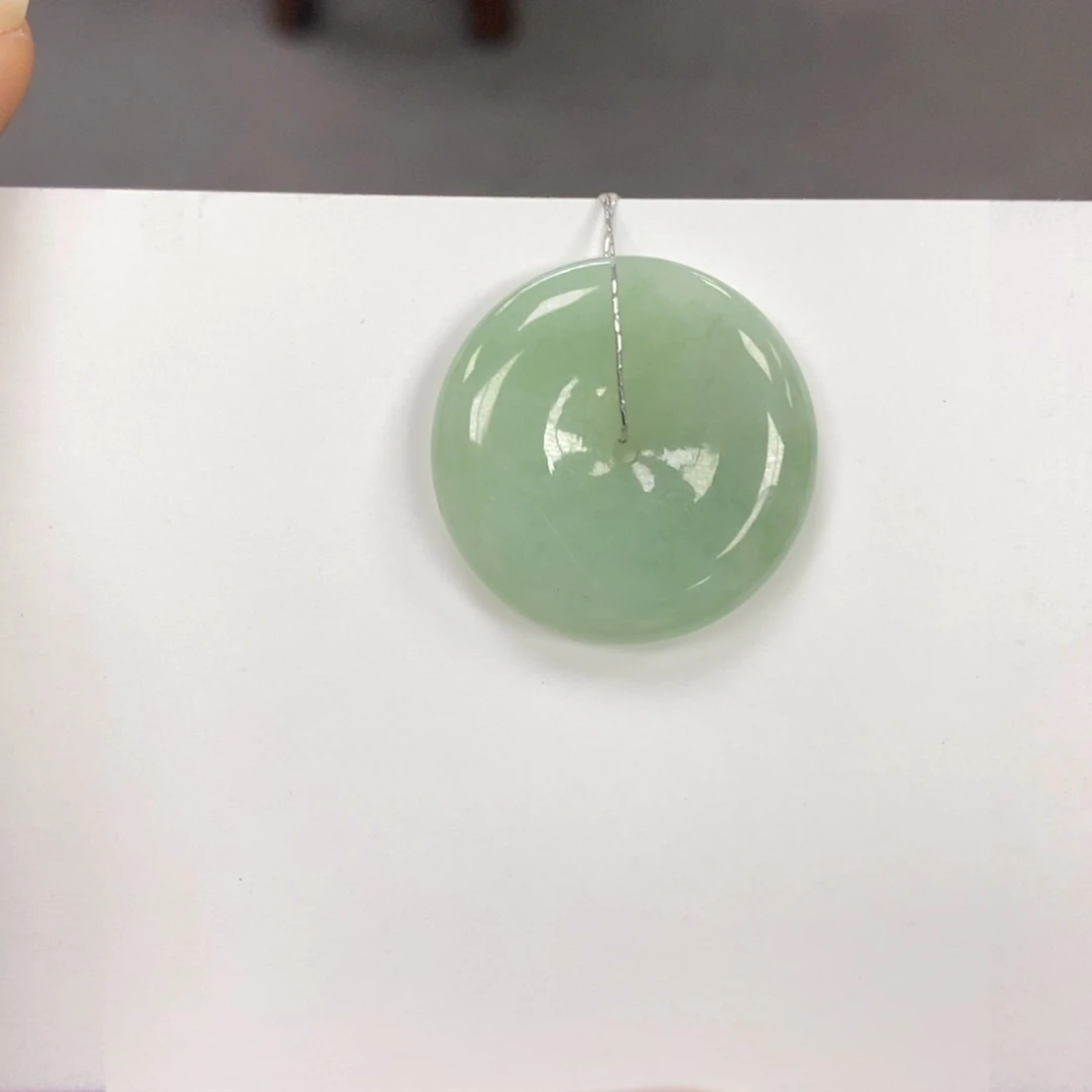 翡翠颈饰未镶嵌平安扣