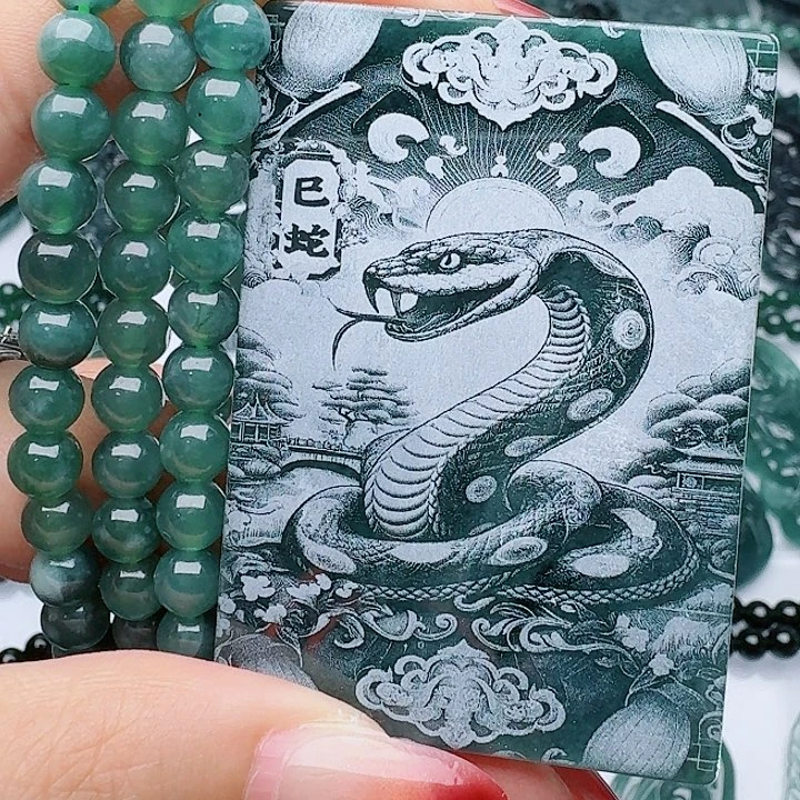 翡翠未镶嵌颈饰多样性发其一