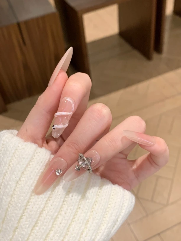 灵蛇星芒 纯欲风裸色美甲纯手工爆闪爱心钻指甲贴片穿戴甲