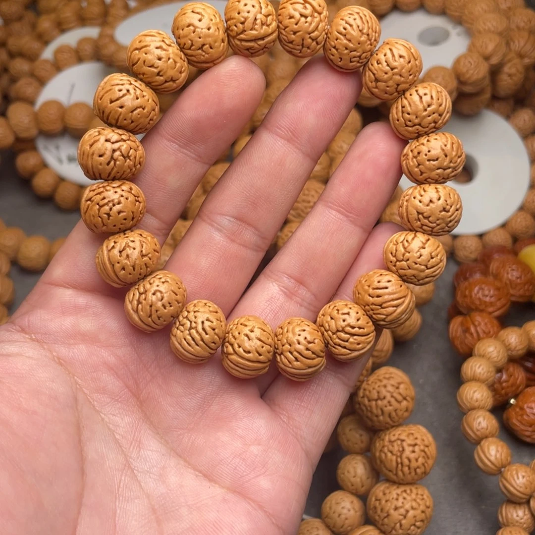 宇***抖手串桃核树王纽扣闪35