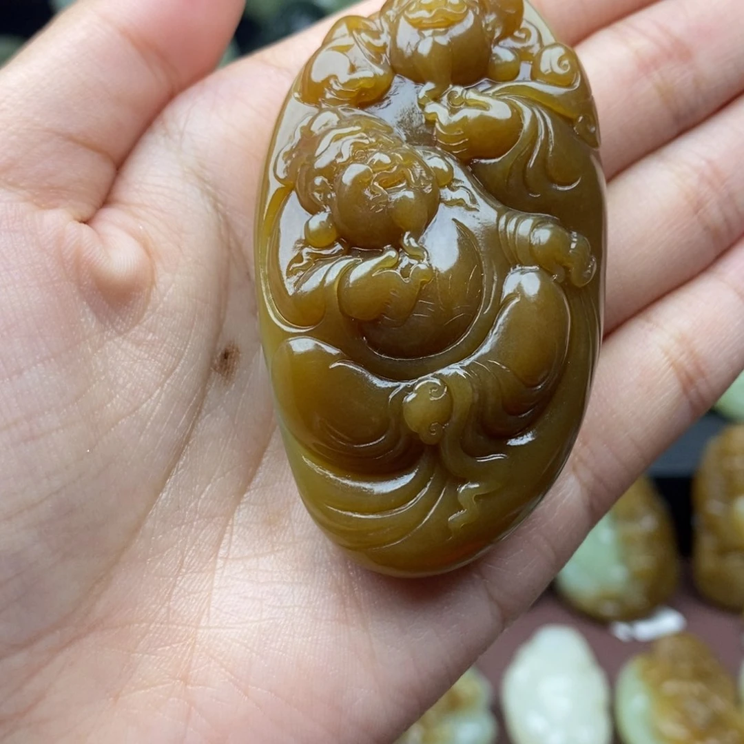 和田玉（糖玉）未镶嵌颈饰?*
