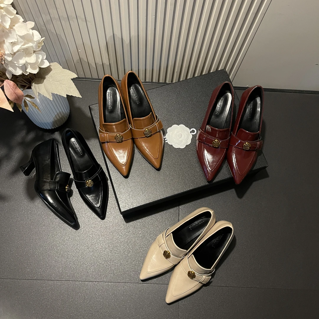 【现现】2025春新款山茶花小众百搭复古带扣爆款法式尖头浅口高跟鞋