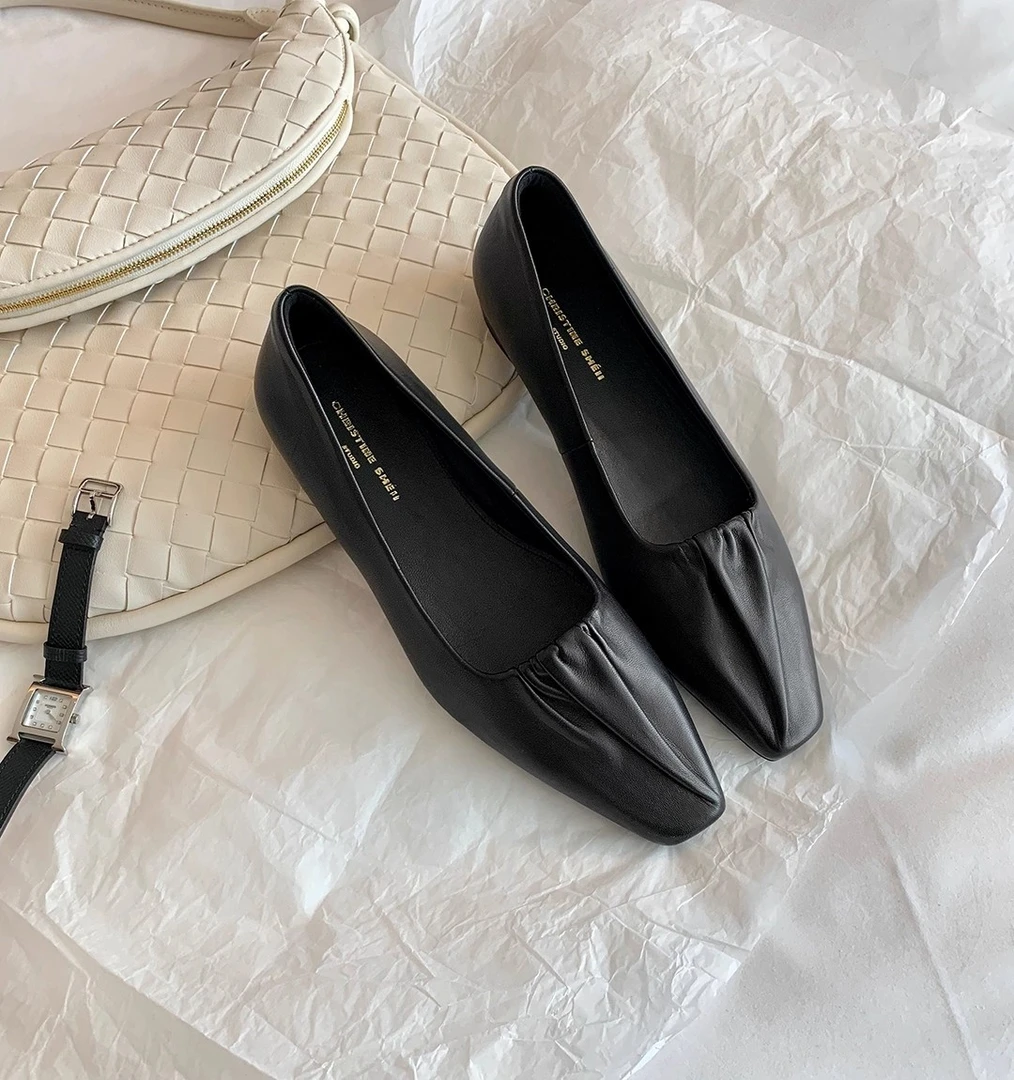 小羊皮方头浅口单鞋女2025平底黑色褶皱复古百搭软底不累脚奶奶鞋