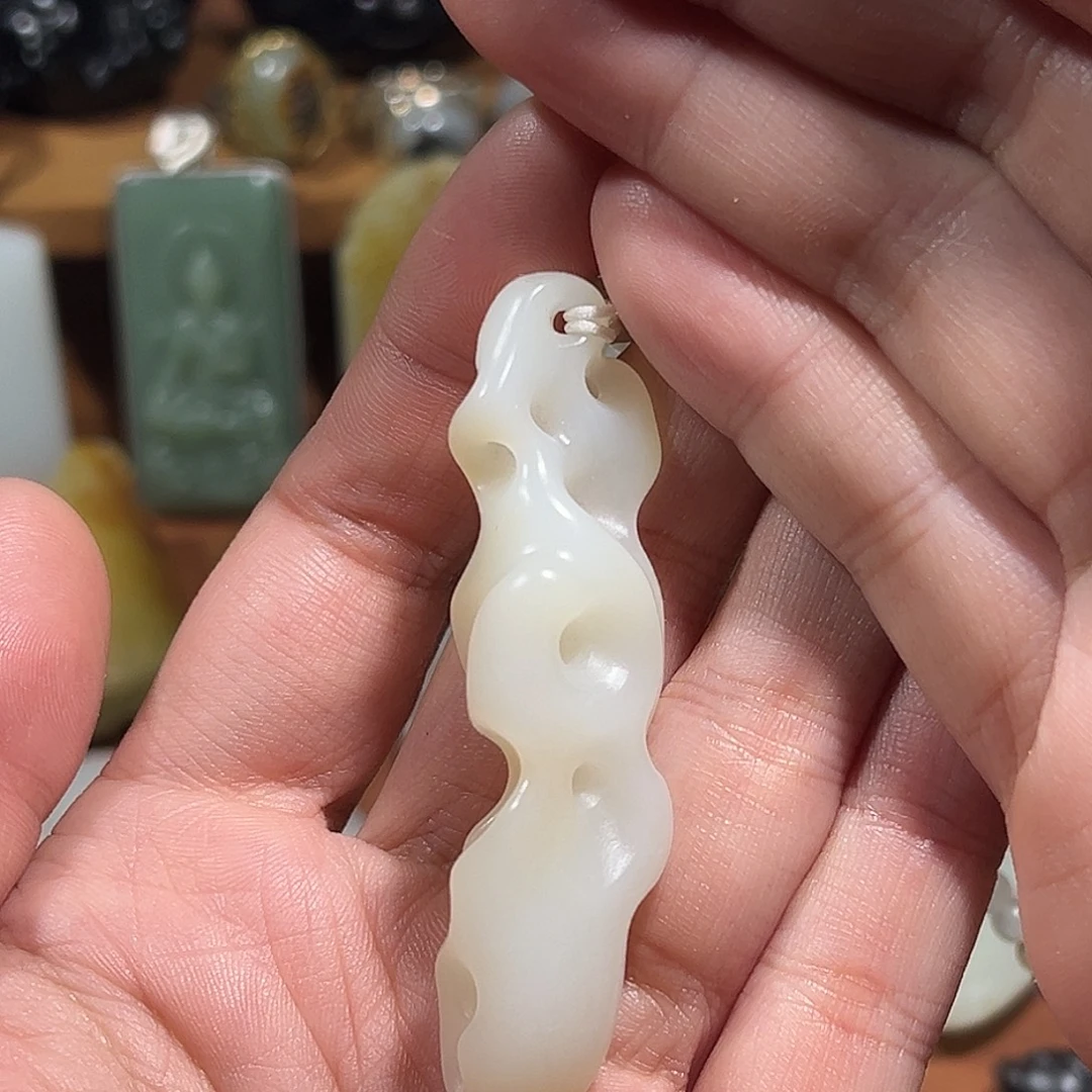 和田玉未镶嵌颈饰米达太湖石