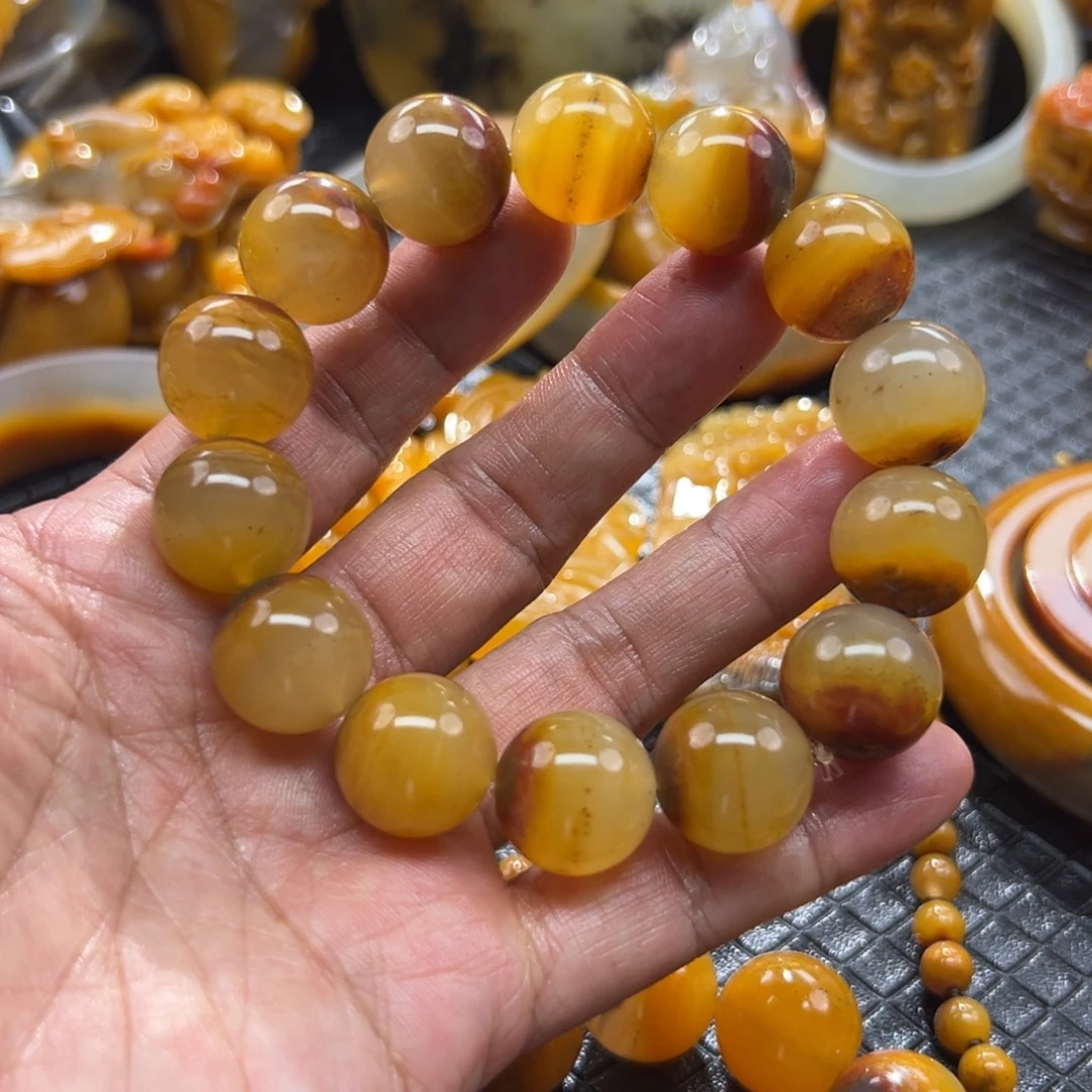 颈饰未镶嵌石英质玉