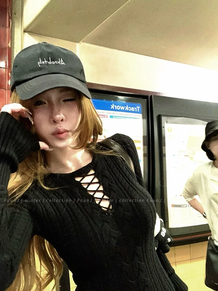 106秋季新款纯欲辣妹镂空绑带V领设计感修身显瘦针织内搭长袖上衣