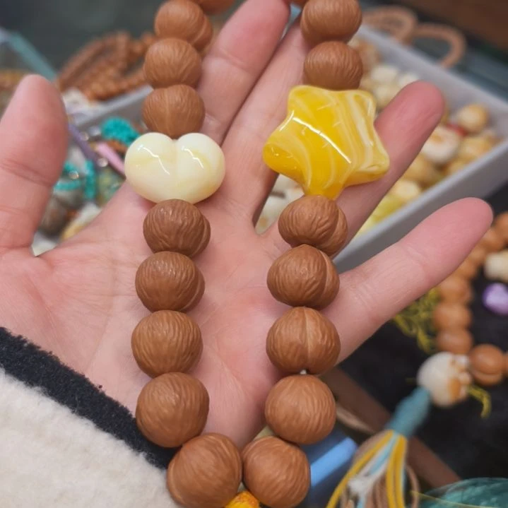 猴头核桃把件猴头屁桃手工雕刻