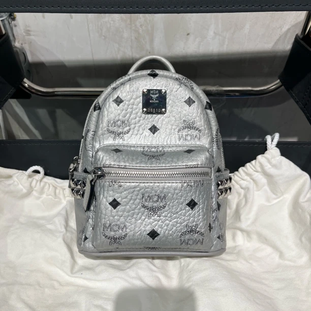 95新 MCM 复燃精选/银色铆钉mini双肩包