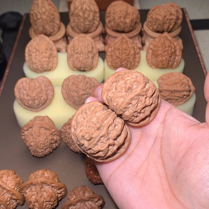 核桃文玩核桃把件白狮子