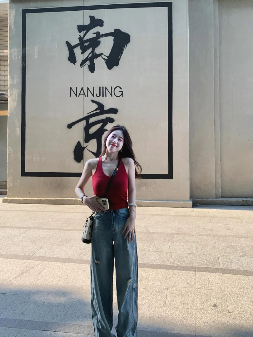 2025夏季新款韩系简约气质红色u领背心高腰复古阔腿牛仔裤两件套