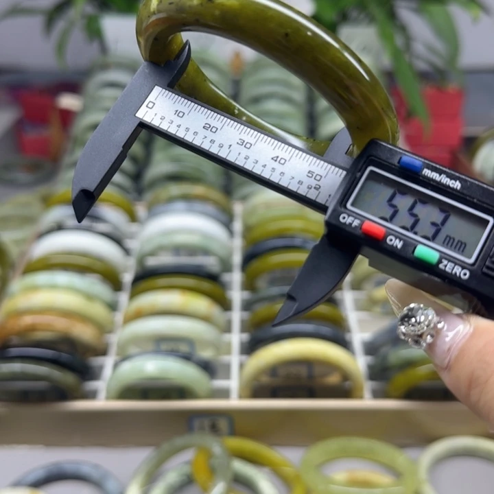 蛇纹石玉未镶嵌手镯34