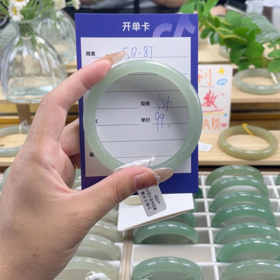 未镶嵌手镯石英质玉