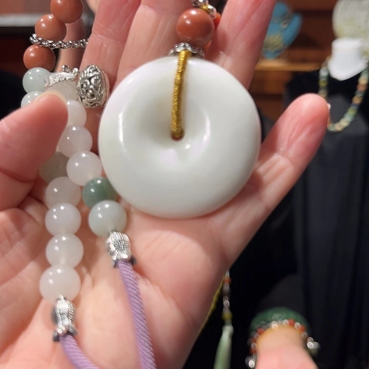 颈饰未镶嵌和田玉