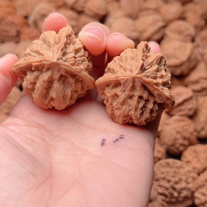 道***然吊坠文玩核桃三愣一对