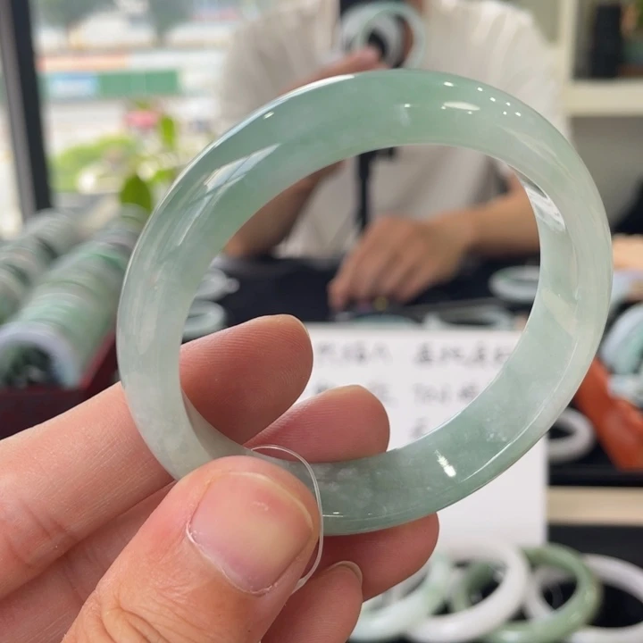 翡翠未镶嵌手镯57