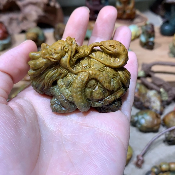 未镶嵌岫岩河磨玉（透闪石质玉）把件