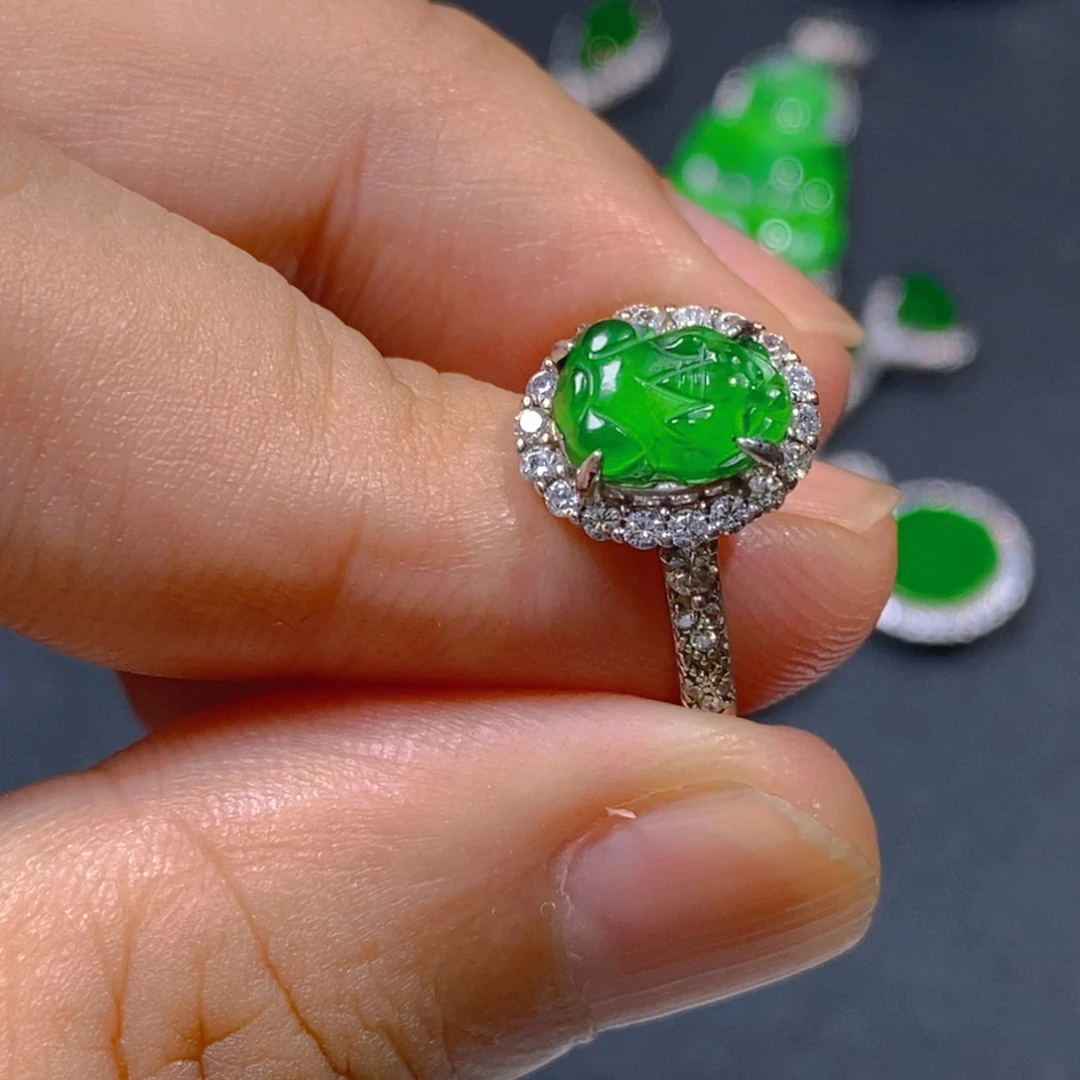 翡翠未镶嵌颈饰