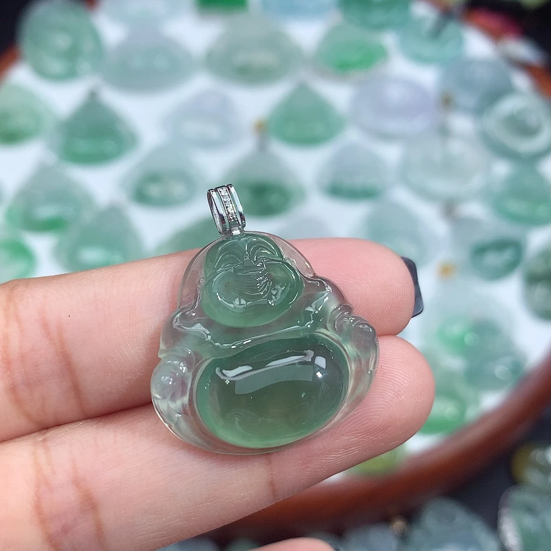 翡翠未镶嵌颈饰佛公