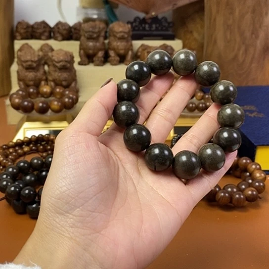 老山檀香微瑕疵阴沉1.8手串