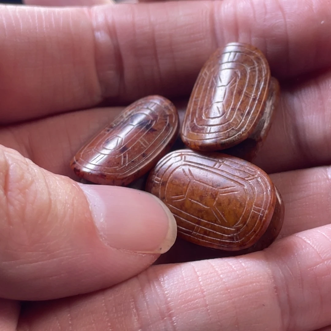 和田玉无未镶嵌如图所示