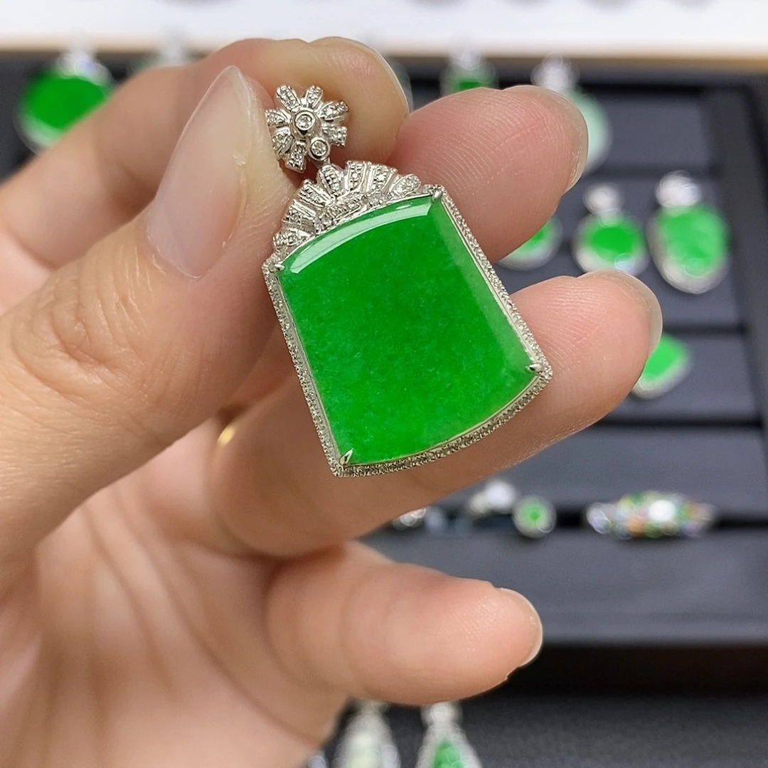 翡翠18K金镶嵌吊坠(不含链)