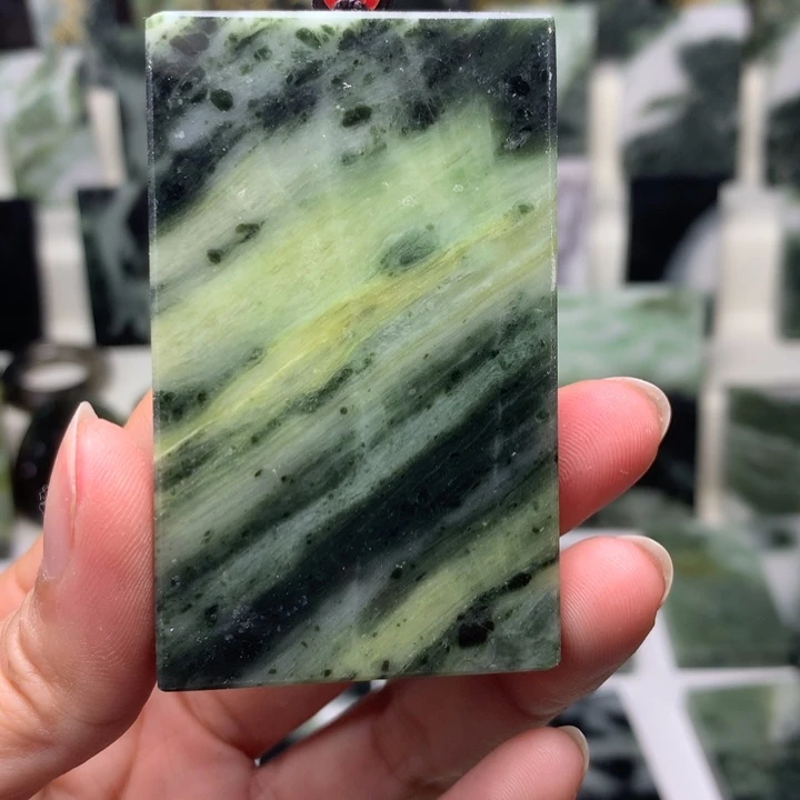 独山玉颈饰未镶嵌